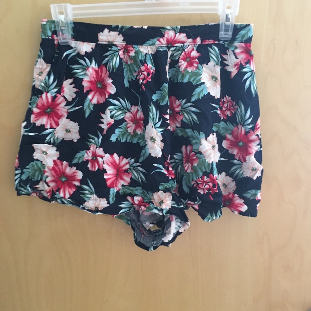 Hollister floral print shorts